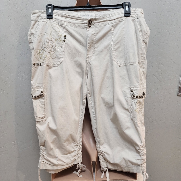 Drawstring capris - Picture 1 of 5